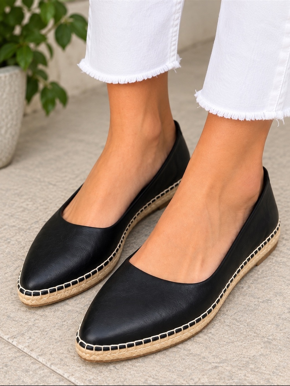 NWOB Vince Black Leather Pointed Toe Espadrille Flats Size 6 Made in Spain